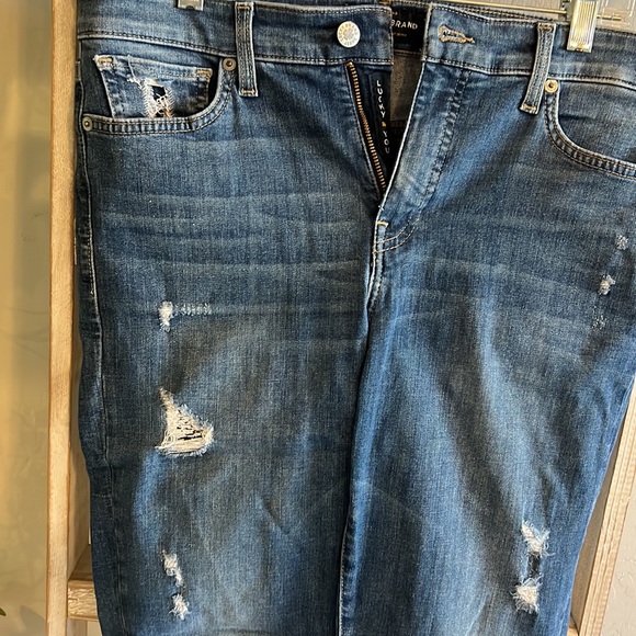 Lucky Brand Women’s Skinny Jeans with intentional small tears - Picture 4 of 5
